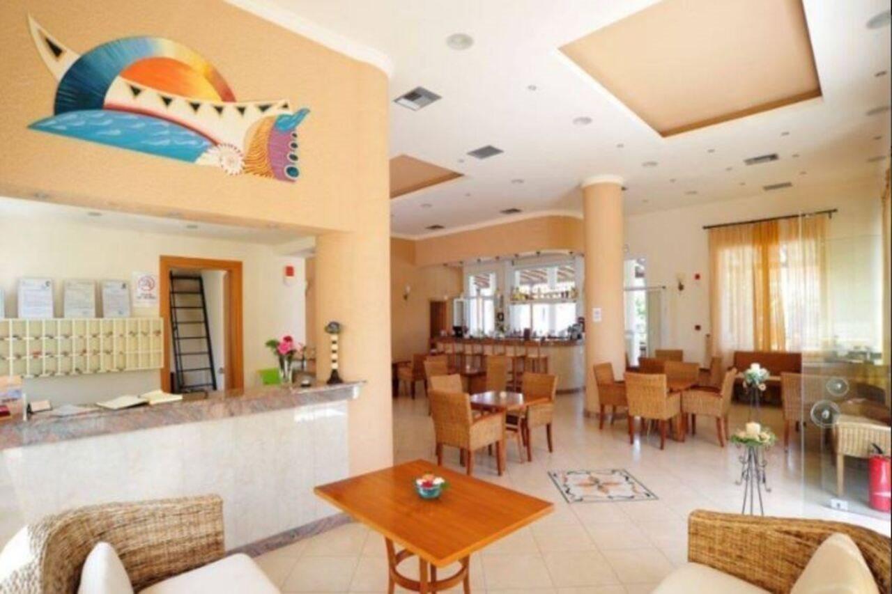 Thinalos Aparthotel Ахарави Екстериор снимка